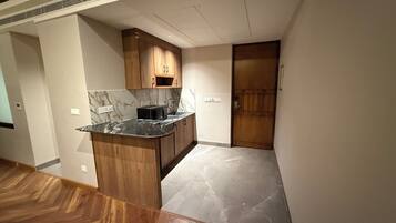 Luxury Cottage, Balcony, Mountain View | Private kitchen | Mini-fridge, microwave, cookware/dishes/utensils