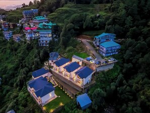 Free self parking - Shilayvas Cottages - Centrally Air Conditioned (Shimla)