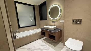 Luxury Cottage, Balcony, Mountain View | Bathroom | Free toiletries, hair dryer, towels, soap