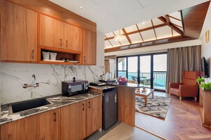 Luxury Cottage, Balcony, Mountain View | Private kitchen | Mini-fridge, microwave, cookware/dishes/utensils