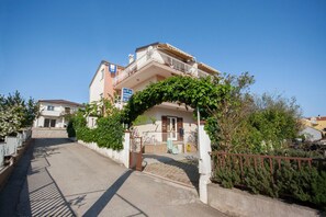 Exterior - Apartment in Sibenik Near Adriatic Beaches (Sibenik)