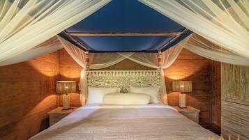 7 bedrooms, desk, WiFi, bed sheets