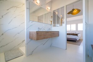 6 camere, ferro/asse da stiro, culla da viaggio, Wi-Fi gratuito