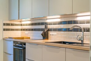 ثلاجة، ميكروويف، فرن، غسالة أطباق