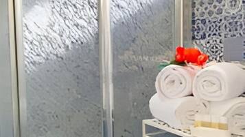 Superior-Zimmer, Meerblick | Zimmersafe, Schreibtisch, kostenloses WLAN