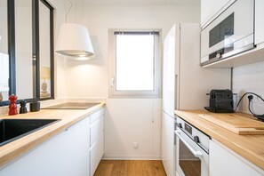 Fridge, microwave, oven, dishwasher