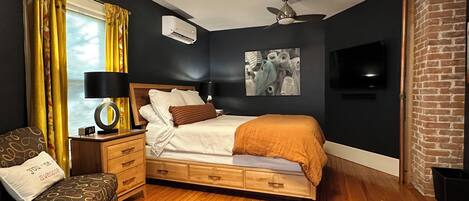 3 habitaciones, tabla de planchar con plancha, wifi y ropa de cama