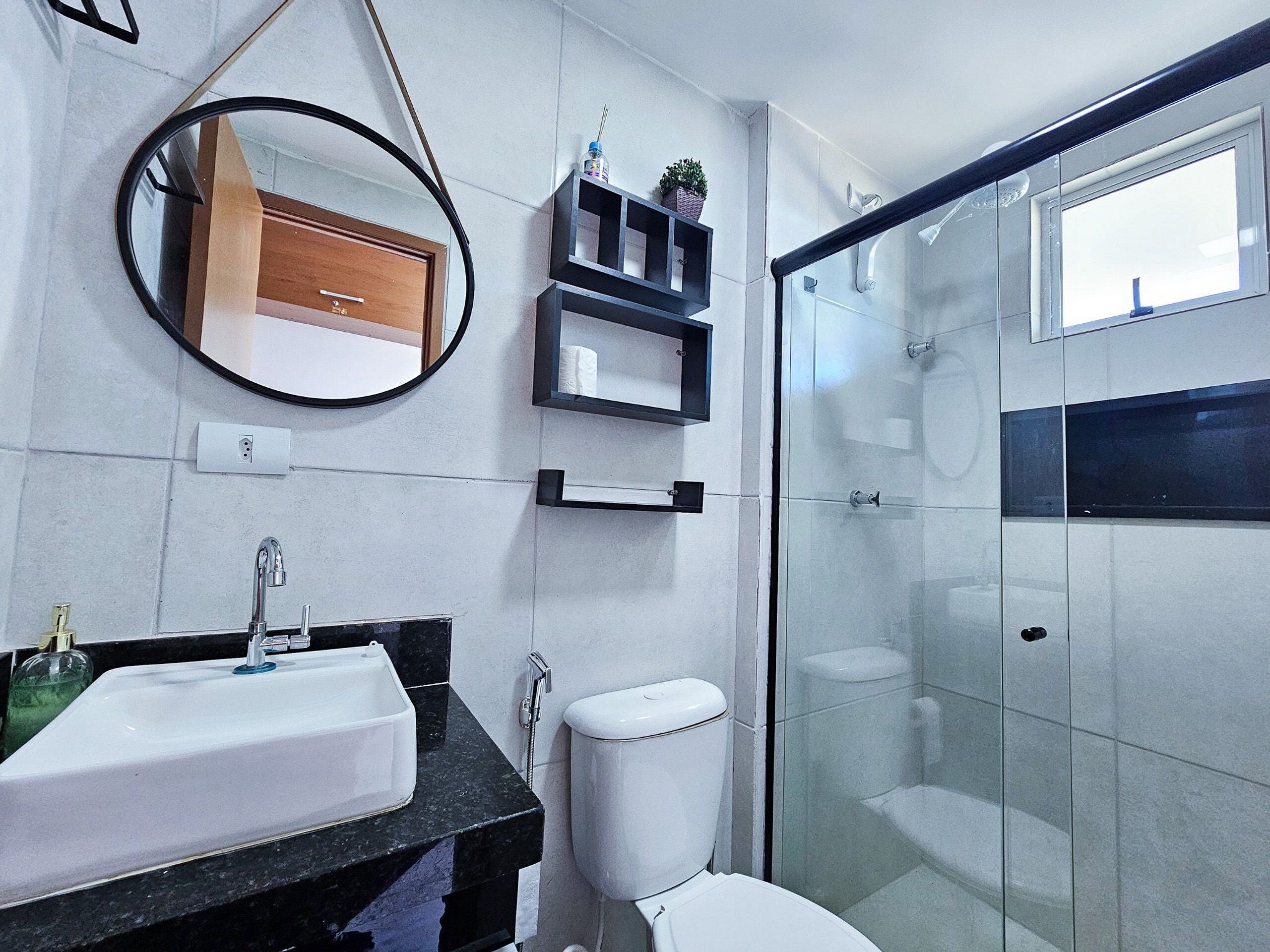 Studio | Bathroom | Shower, towels