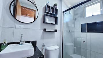 Studio | Bathroom | Shower, towels