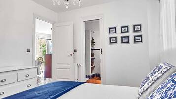 5 slaapkamers, een strijkplank/strijkijzer, wifi