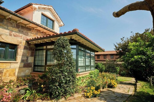 Casa Parbayón-Encanto entre Jardines y Luz Natural