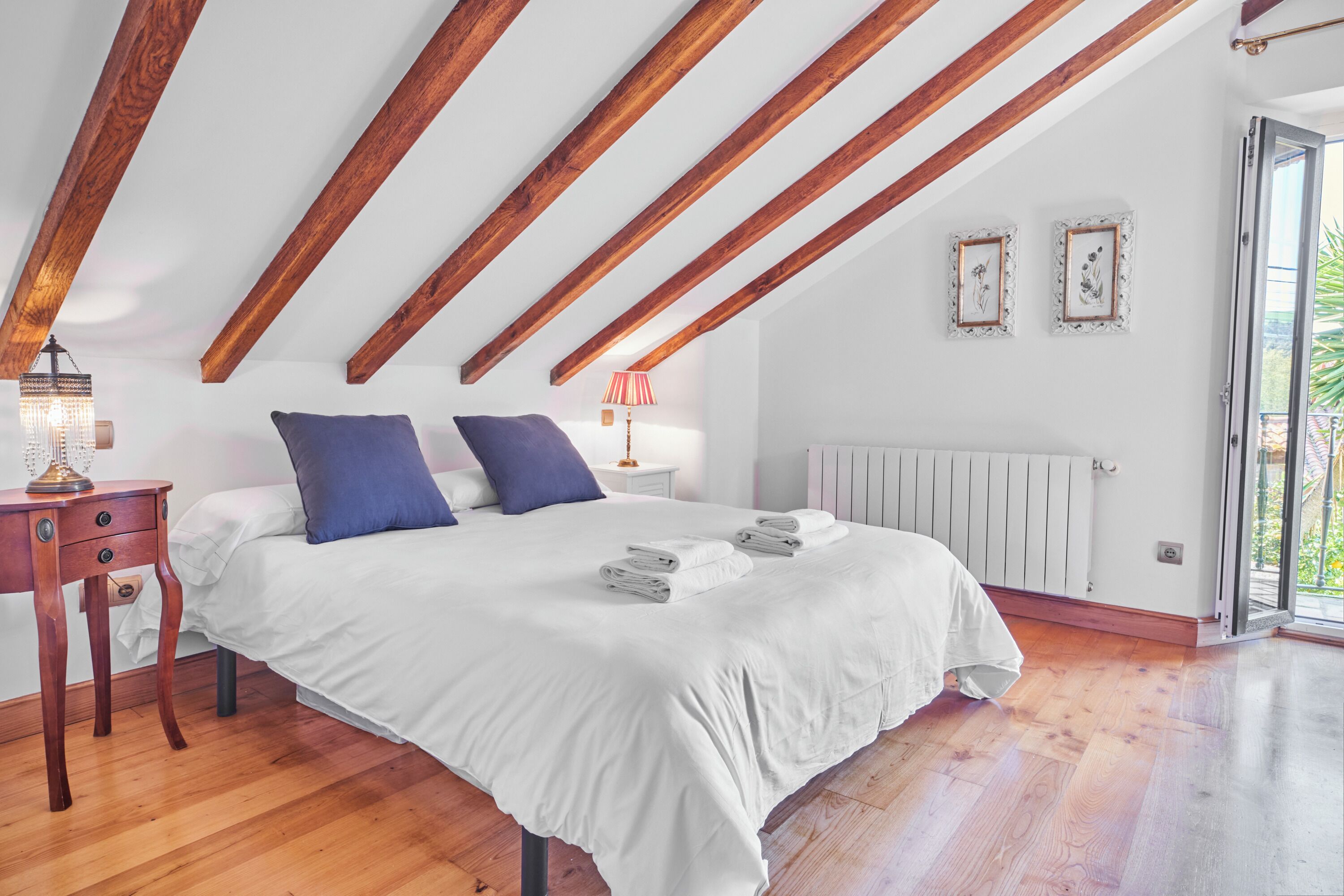 4 habitaciones, tabla de planchar con plancha y wifi 