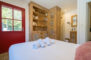 4 chambres, fer et planche à repasser, Wi-Fi gratuit, draps fournis