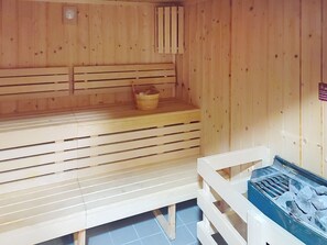 Sauna, steam room