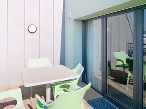 One bedroom Superior apartment with terrace | Terrasse/gårdhave