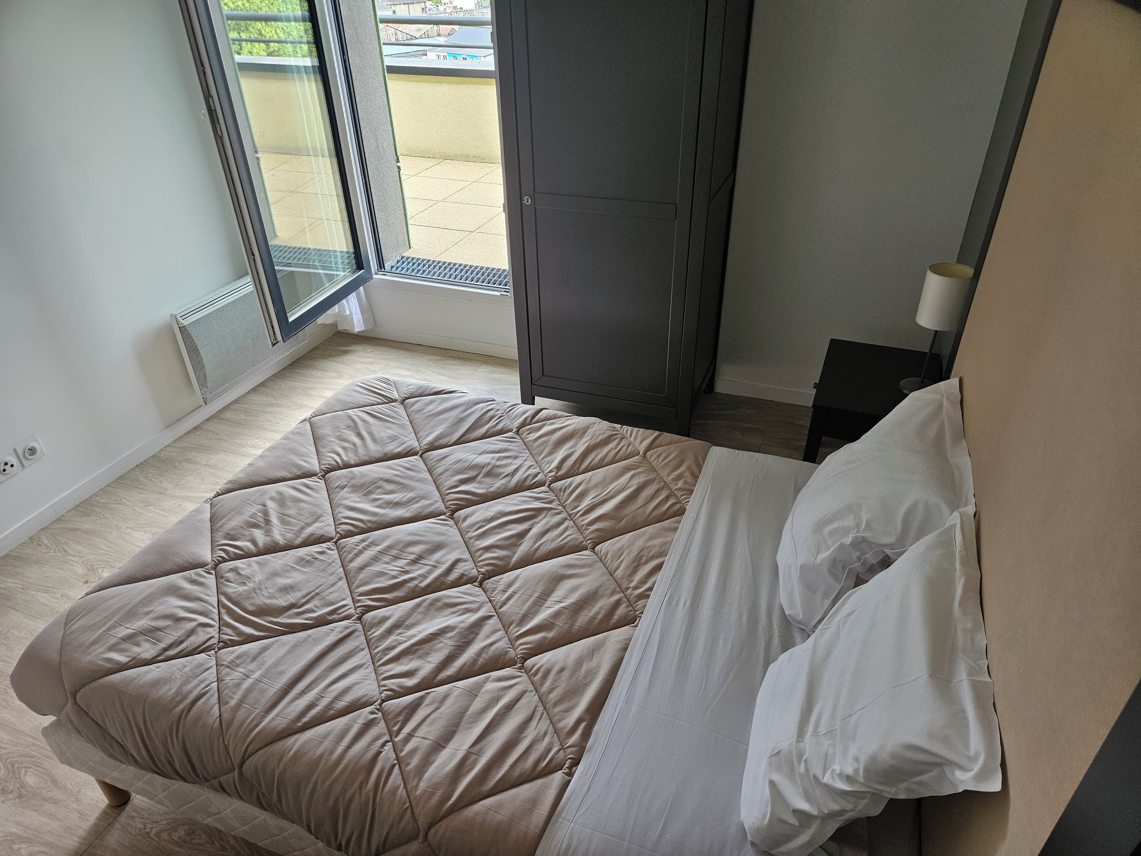 遮光窗帘、熨斗/熨板、婴儿床、免费 WiFi