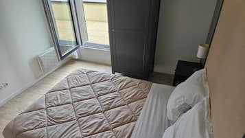 ผ้าม่านกันแสง, เตารีด/โต๊ะรีดผ้า, เปล/เตียงเด็กอ่อน, Wi-Fi ฟรี