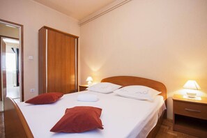 2 bedrooms - One-bedroom Apartment Near Beach (Sibenik)