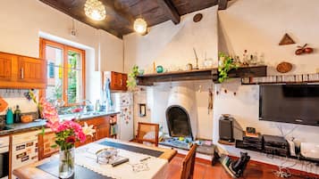 Lemari es, oven, kompor, dan mesin pencuci piring