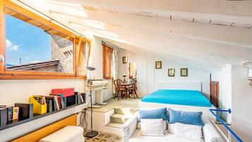 2 bedrooms, laptop workspace, iron/ironing board, WiFi