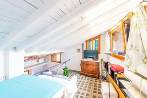 2 quartos, espaço de trabalho para notebook