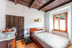 2 bedrooms, laptop workspace, iron/ironing board, WiFi