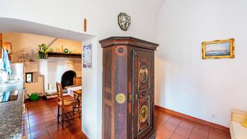 Standard-Haus, 2 Schlafzimmer, Balkon, Bergseite (Antica Torre with Garden in Carona) | Innenbereich
