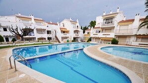 Apartment | Pool | Outdoor pool - Apartment in Roses Near Cap de Creus Park (Roses)