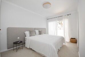 Room - VILLA LOVAINA - Villa with pool close to the beach in the Golden Mile (Marbella)