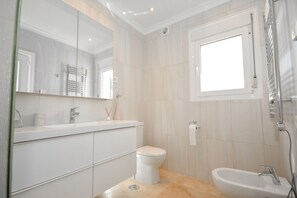 Bathroom - VILLA LOVAINA - Villa with pool close to the beach in the Golden Mile (Marbella)