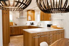 Private kitchen - VILLA LOVAINA - Villa with pool close to the beach in the Golden Mile (Marbella)
