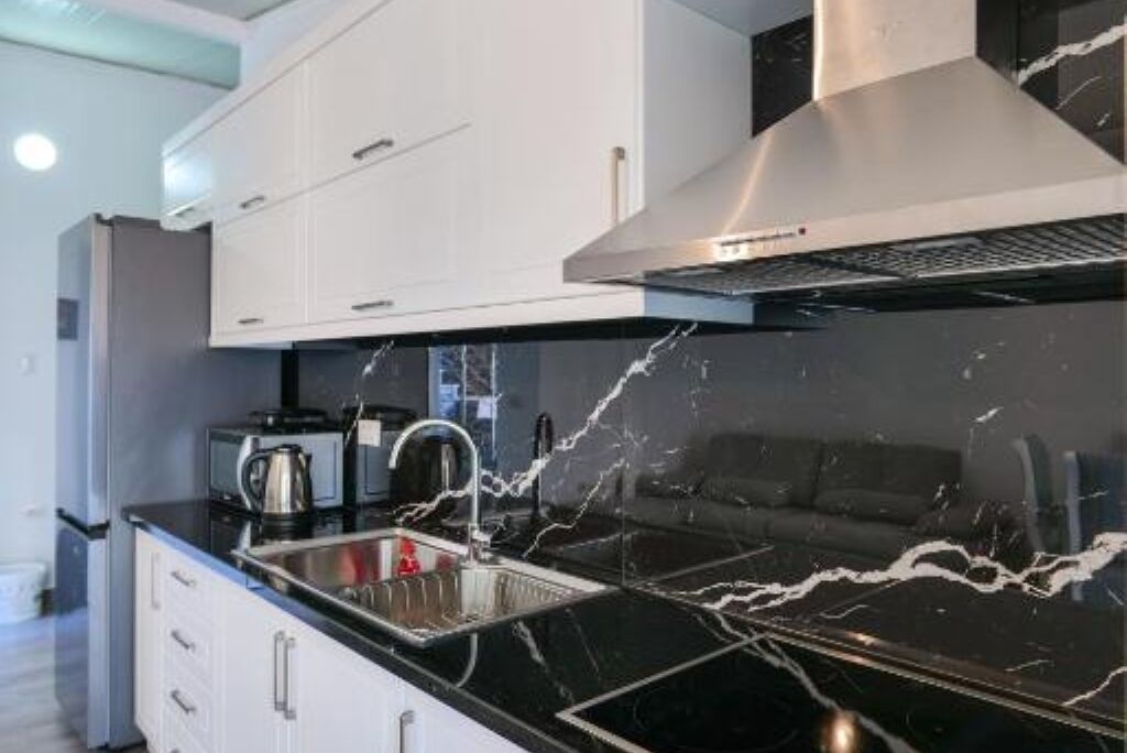 Geladeira, micro-ondas, fogão, cooktop