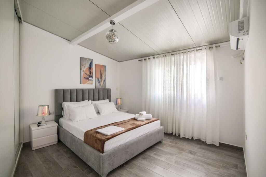 1 غرفة نوم ومكواة/لوح كي وواي فاي مجانًا وملاءات أسرّة