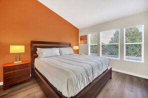 3 habitaciones, tabla de planchar con plancha, wifi y ropa de cama 