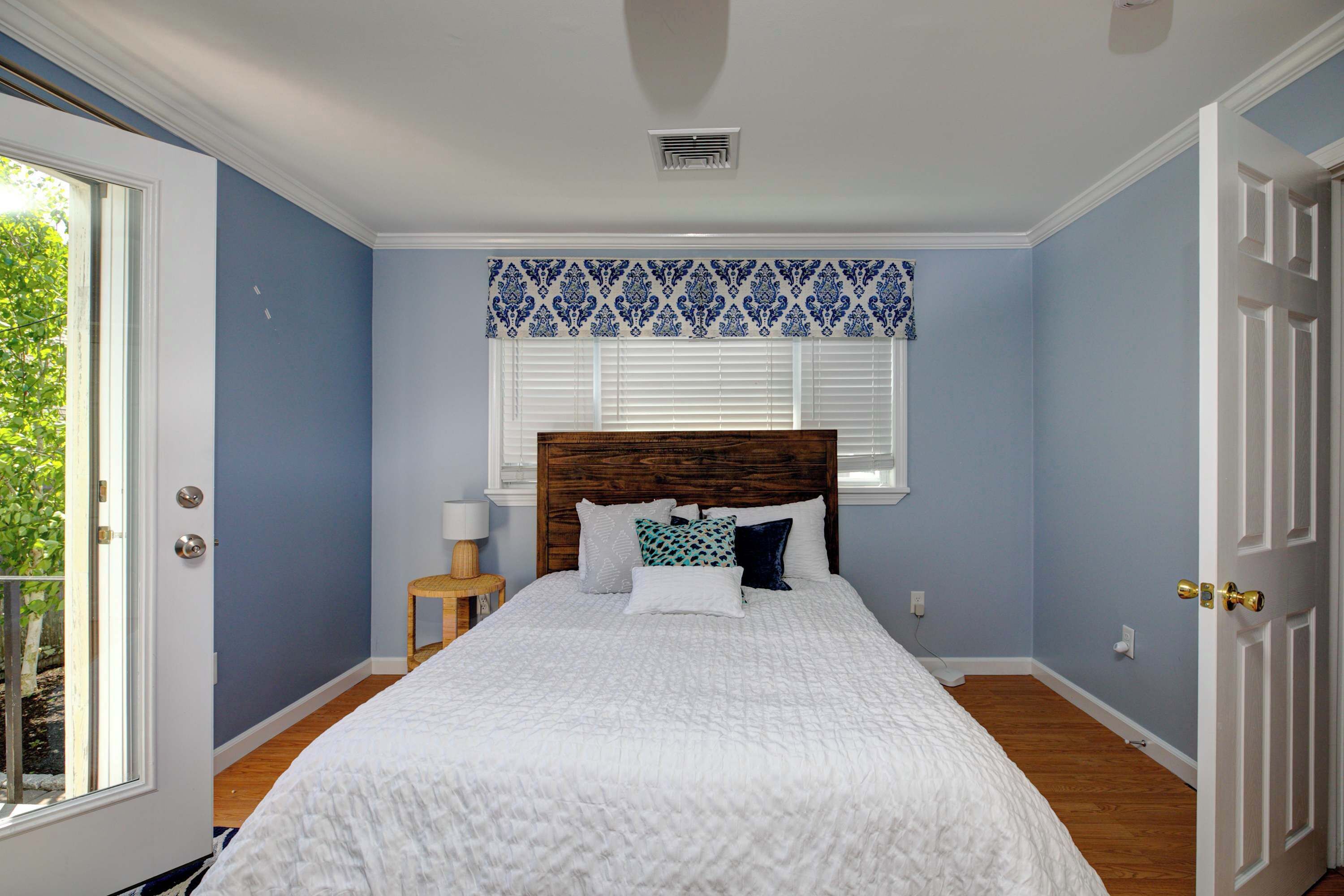 1 bedroom, iron/ironing board, travel crib, WiFi