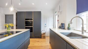 Dishwasher, cookware/dishes/utensils