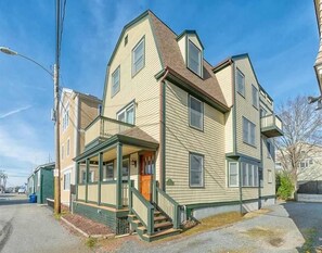 Exterior - Downtown Harbor View (Newport)
