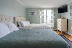 4 bedrooms, iron/ironing board, WiFi, bed sheets - Downtown Harbor View (Newport)