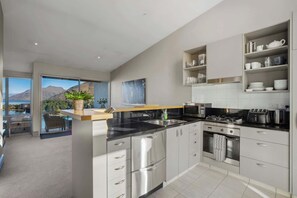 Unclassified image, 5 of 18, button