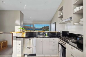 Unclassified image, 2 of 18, button