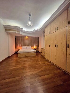 3 bedrooms, iron/ironing board, WiFi, bed sheets
