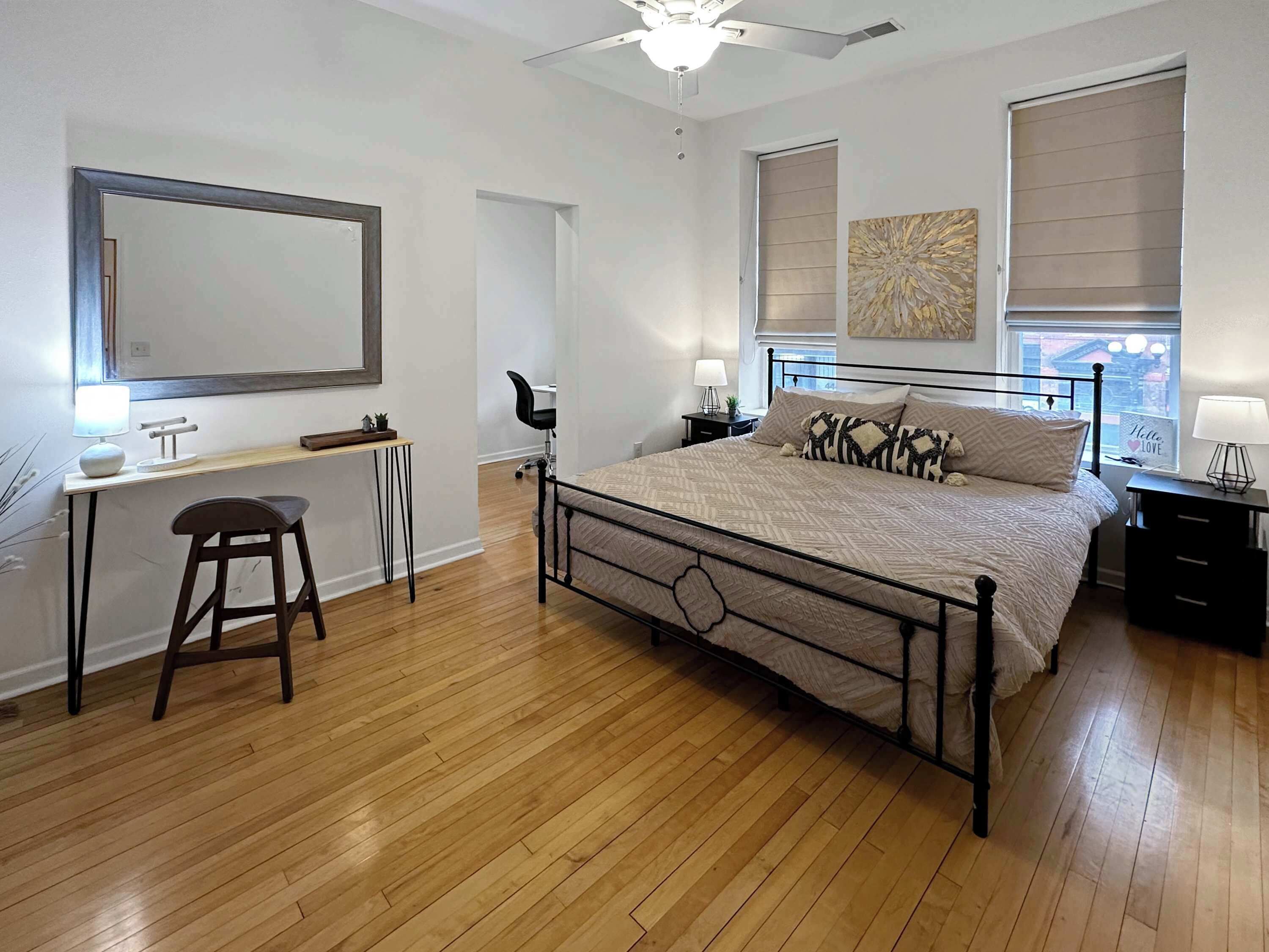 2 habitaciones, escritorio, tabla de planchar con plancha y wifi 