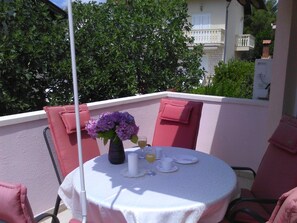 Apartment | Balcony - Charming Apartment by the Adriatic Sea (Sibenik)