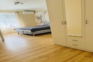 Travel cot, free WiFi, bed sheets - Studio in Międzywodzie near Baltic Beaches (Międzywodzie)