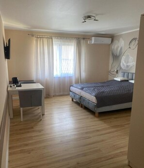 Lit parapluie, Wi-Fi gratuit, draps fournis
