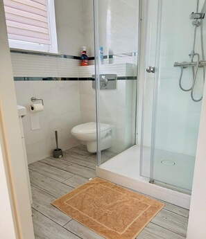 Shower, towels