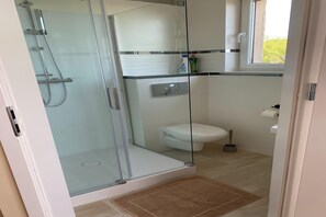 Shower, towels - Studio in Międzywodzie near Baltic Beach (Międzywodzie)