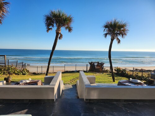 Luxury Beach Front Estate, 1/2 acre, 8 Beds, 3 Spa Baths, Sleeps 16