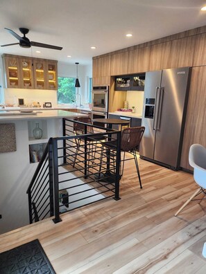 Fridge, microwave, oven, stovetop - Luxury Beach Front Estate, 1/2 acre, 8 Beds, 3 Spa Baths, Sleeps 16 (Daytona Beach)