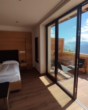 Superior Chalet, Balcony, Mountain View | In-room safe, blackout drapes, free WiFi, bed sheets - Hotel Almhof (San Candido)
